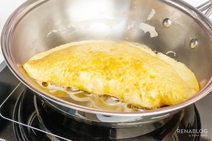 Omelette con champiñones y queso mozzarella