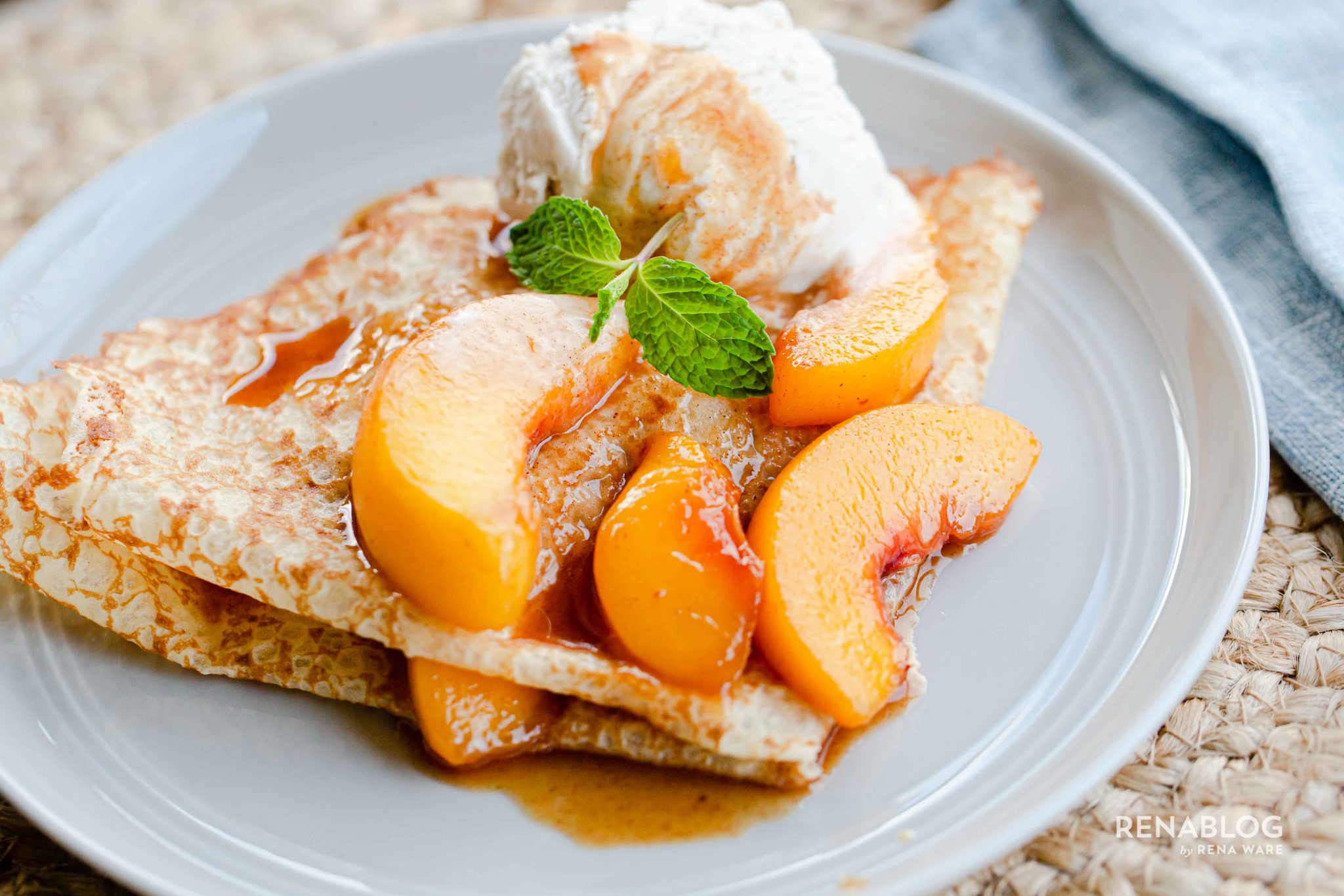 Crepas rellenas de duraznos y helado de vainillaBlog | Rena Ware ...