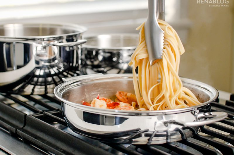 Irresistible Fettuccine Alfredo con camarones