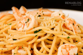 Espaguetis con camarones piccata