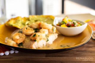 Pescado con salsa de camarones